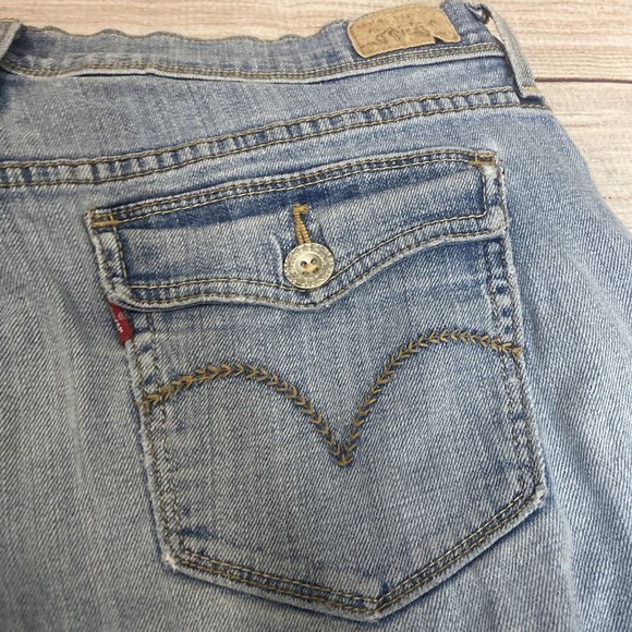 Vintage Levis Shorts Womens 12 Reg 98% Cotton Denim Mom Rise Shorts - Picture 3 of 14